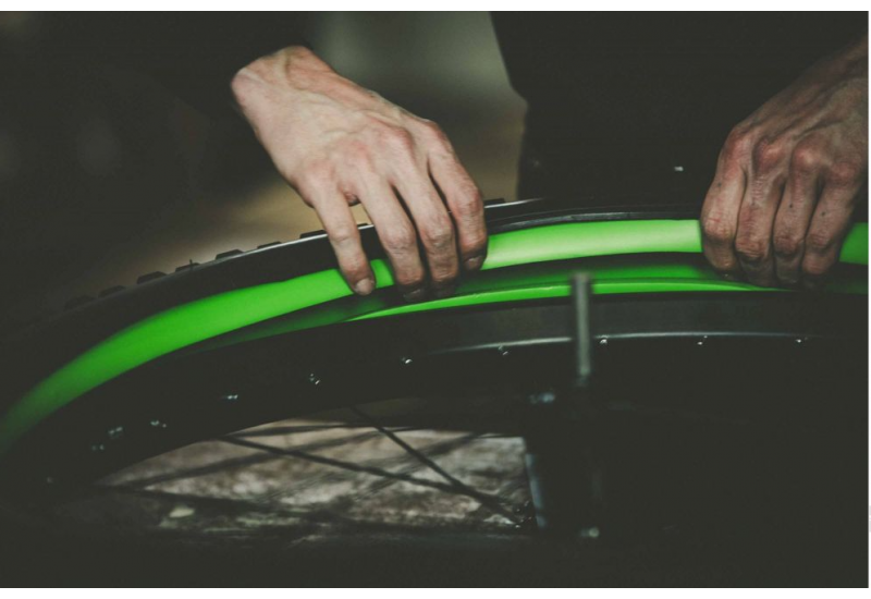 TECHNOMOUSSE GREEN CONSTRICTOR